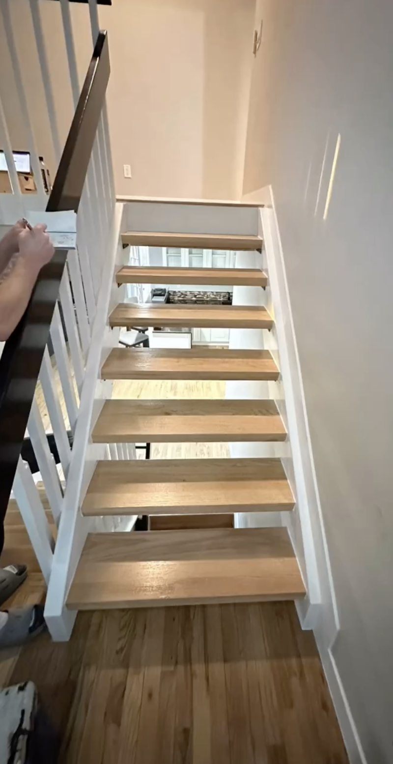 Floating oak staircase